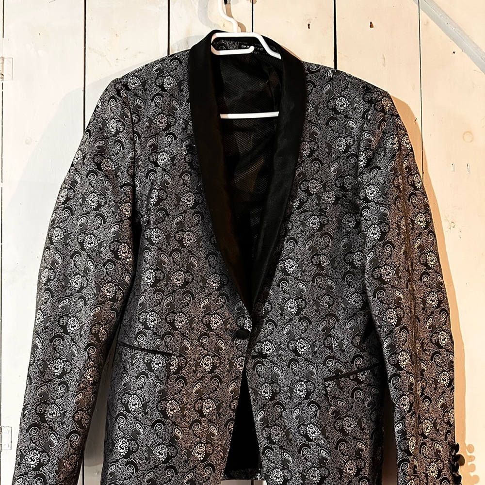 Elegant Black and Gray Paisley Blazer